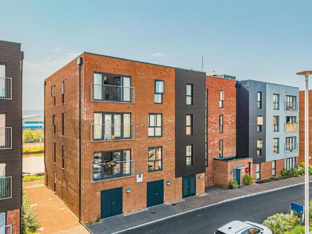 Flat for sale in Gloucester, Gloucestershire