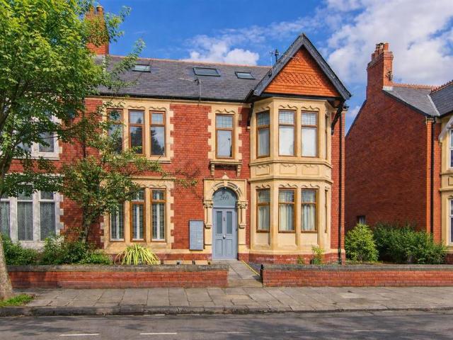 Flat for sale in Plasnewydd, Falcon Lodge