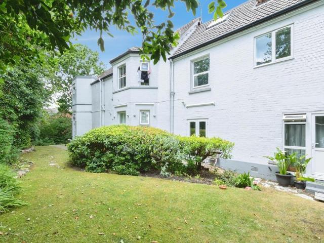 Flat for sale in West Cliff, Bournemouth