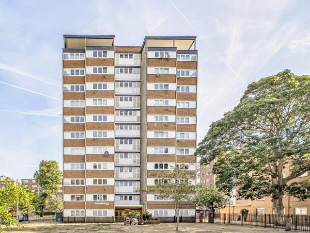 Flat for sale in Stockwell, Greater London