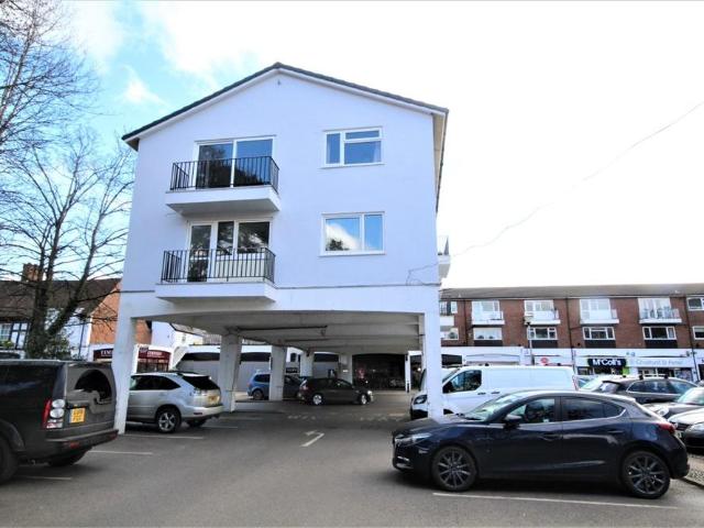 Flat for sale in Chalfont St. Peter, Denham