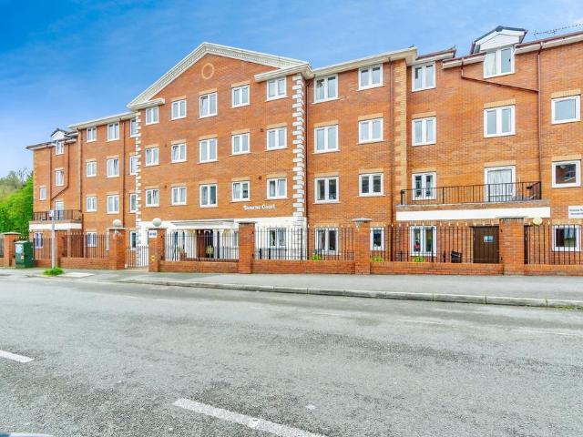 Flat for sale in Hillview, Surrey