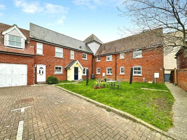 Flat for sale in Brightlingsea, Dale Hill