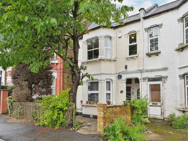 Flat for sale in Wealdstone, Greater London