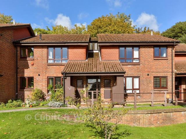 Flat for sale in Wallands Park, Lewes