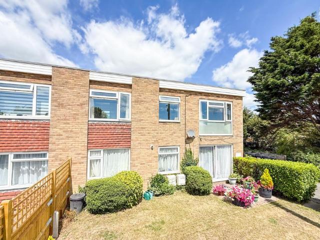 Flat for sale in Cross In Hand, East Sussex