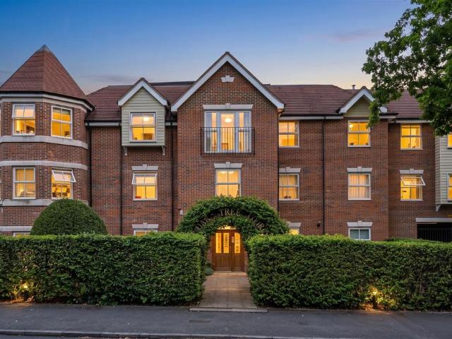 Flat for sale in Greater London