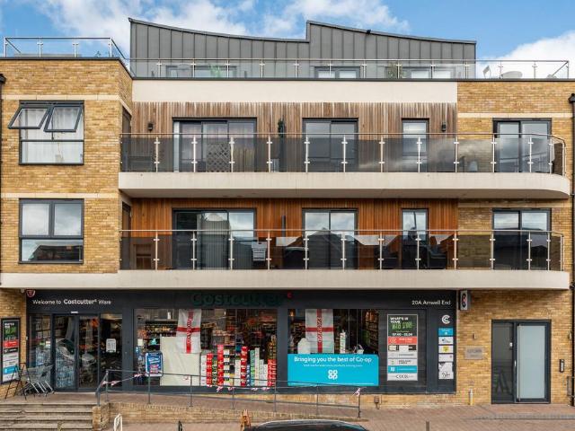 Flat for sale in Kings Hill, Colliers End