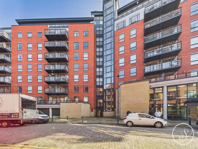 Flat for sale in West Yorkshire