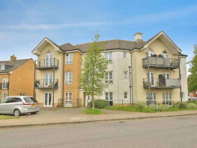 Flat for sale in Godinton Park, Bridgefield