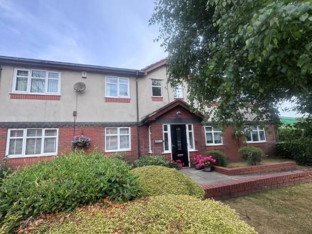 Flat for sale in Great Crosby