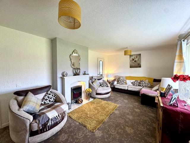Flat for sale in Pontlottyn, Wales