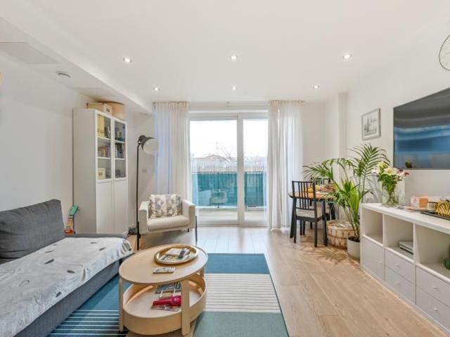 Flat for sale in Silvertown, Greater London