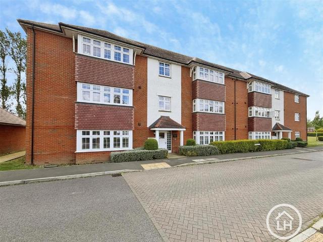 Flat for sale in Parkwood, Gillingham
