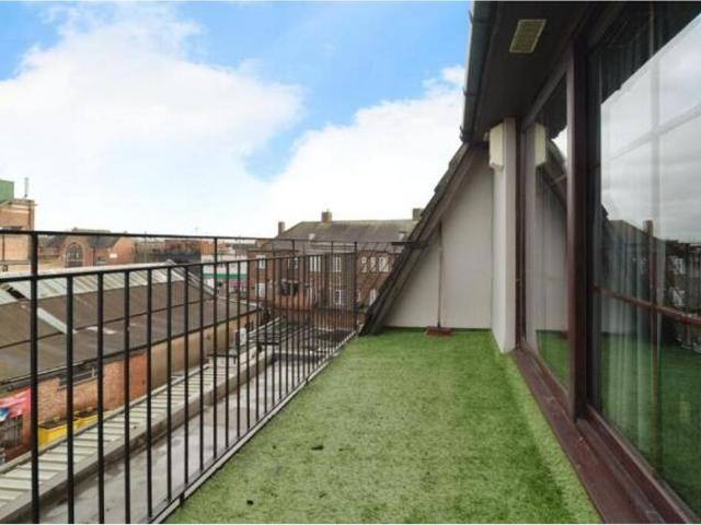 Flat for sale in Upminster, Greater London