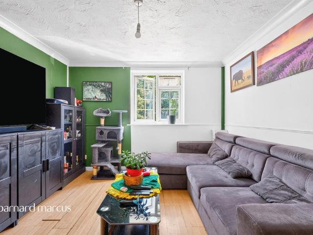 Flat for sale in Camberwell, Greater London