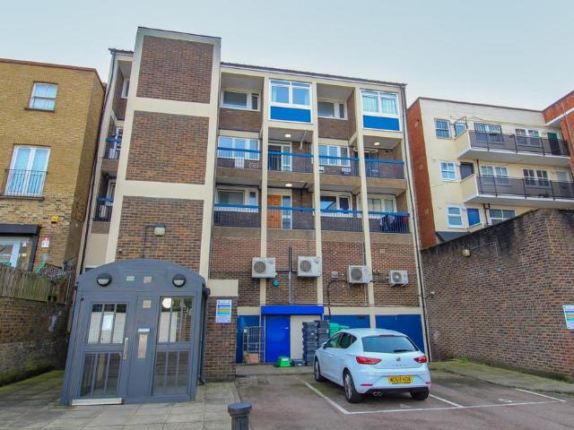 Flat for sale in Mile End, Greater London