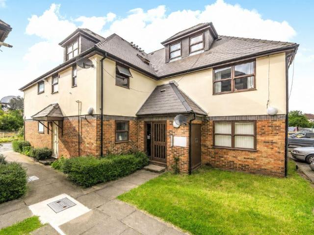 Flat for sale in London Borough of Merton, Mitcham