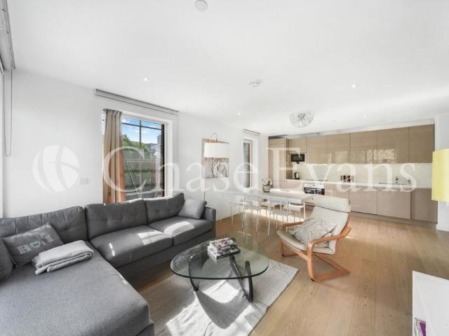 Flat for sale in Browning Estate, Greater London