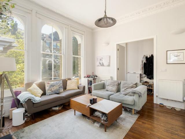 Flat for sale in Kentish Town, Greater London