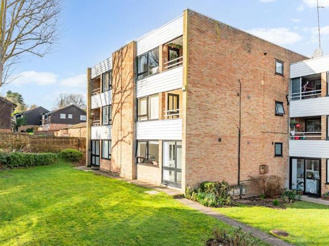 Flat for sale in Kings Hill, Colliers End