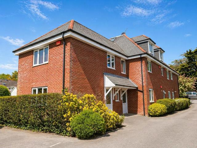 Flat for sale in Tricketts Cross, Ferndown