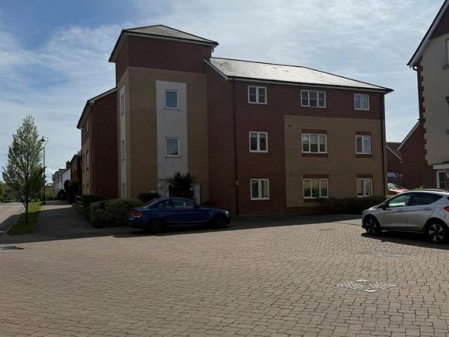 Flat for sale in Oad Street, Kent