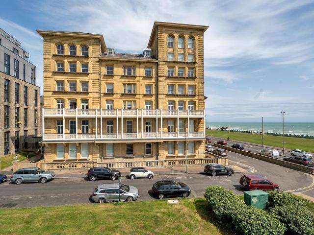Flat for sale in Aldrington