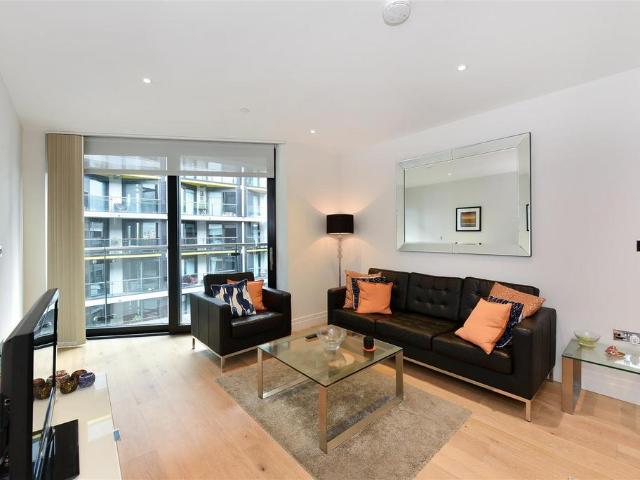 Flat for sale in Nine Elms, Greater London