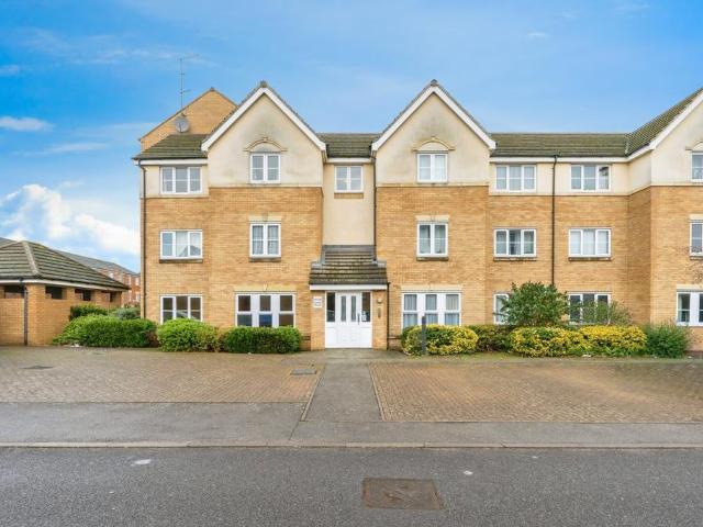 Flat for sale in Queens Park, Bedford