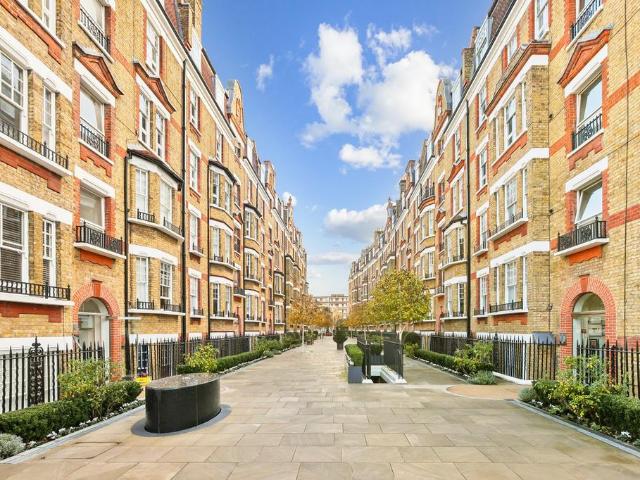 Flat for sale in Chelsea, Greater London