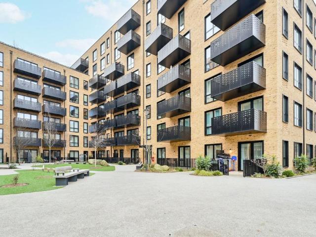 Flat for sale in London Borough of Ealing, Hanwell