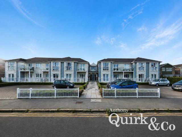 Flat for sale in Canvey Island