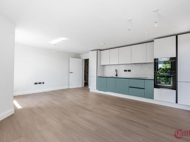 Flat for sale in Hornsey, Greater London