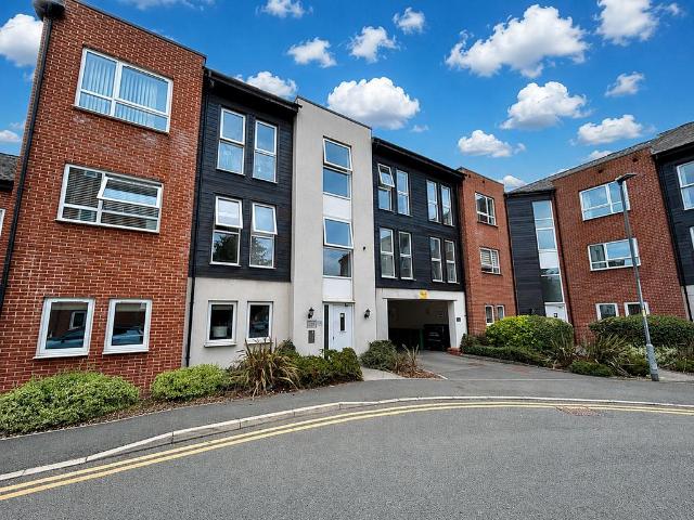 Flat for sale in Georgia, Greater Manchester