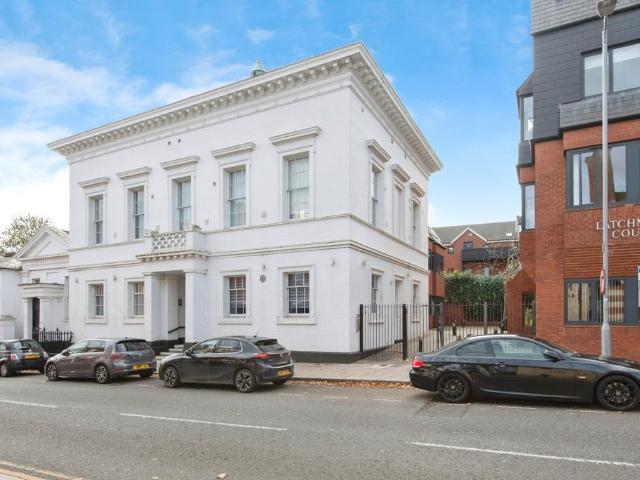 Flat for sale in King's Walden, Hertfordshire
