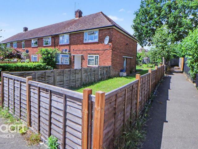 Flat for sale in Elstree and Borehamwood, Borehamwood