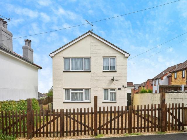 Flat for sale in Oakfield, Ryde
