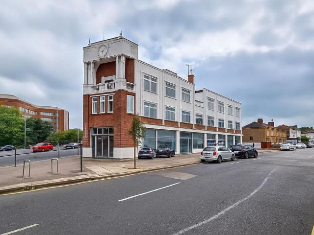 Flat for sale in Southend City Centre Neighbourhood, Alton Barnes