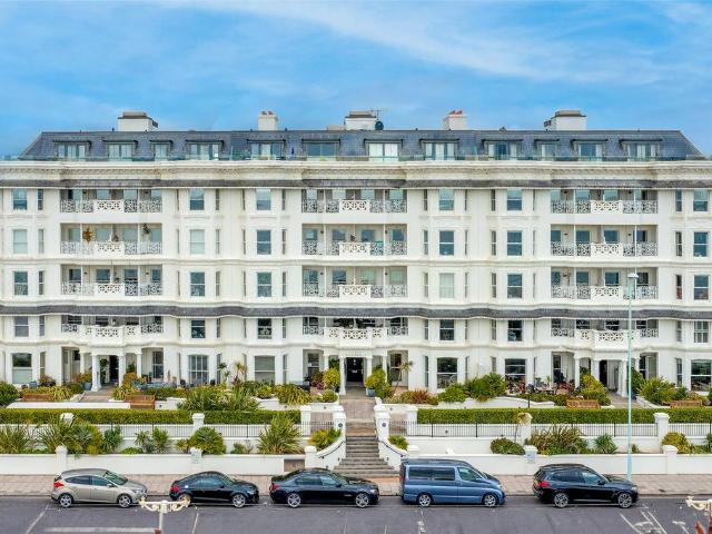 Flat for sale in Worthing, West Sussex