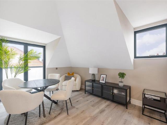 Flat for sale in Streatham, Greater London