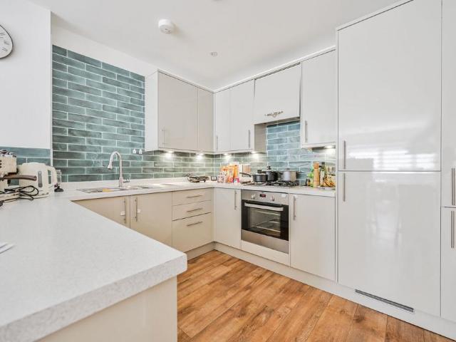 Flat for sale in Palmers Green, Greater London