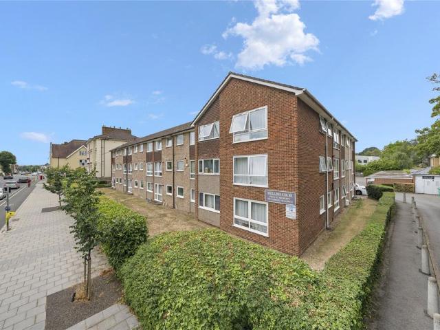 Flat for sale in Surbiton, Greater London