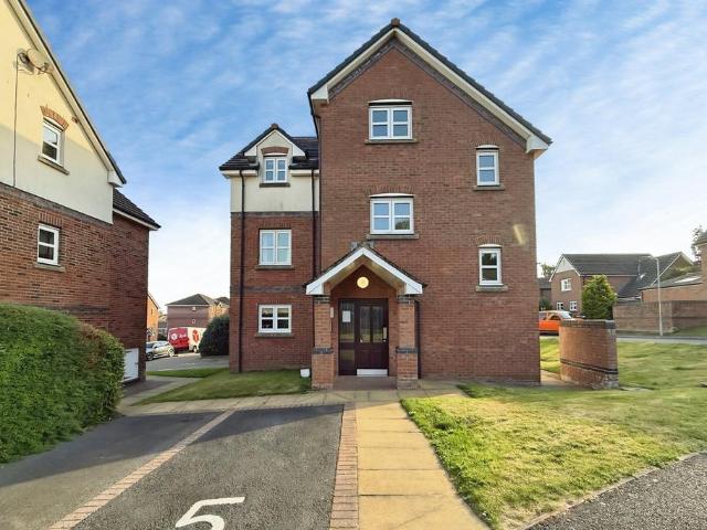 Flat for sale in Garlands