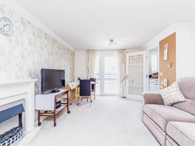 Flat for sale in Hillview, Surrey