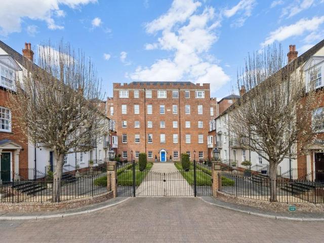 Flat for sale in Salisbury, Wiltshire