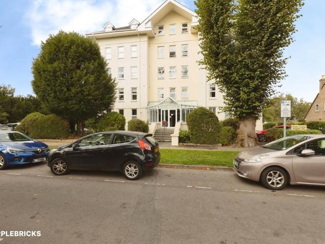 Flat for sale in Lynworth, Cheltenham