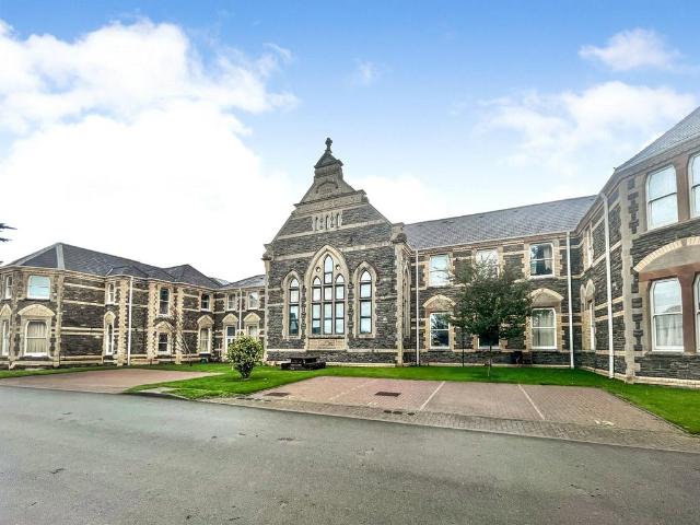 Flat for sale in Waun Fawr, Wales
