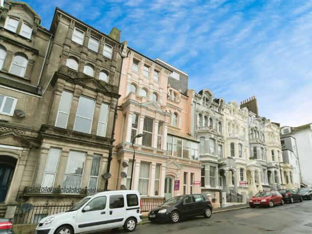 Flat for sale in Bohemia, Guestling Green