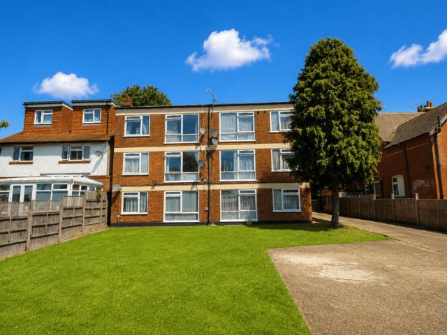 Flat for sale in Alperton, Greater London